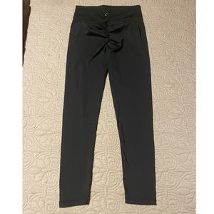 Zyia scrunch butt black leggings